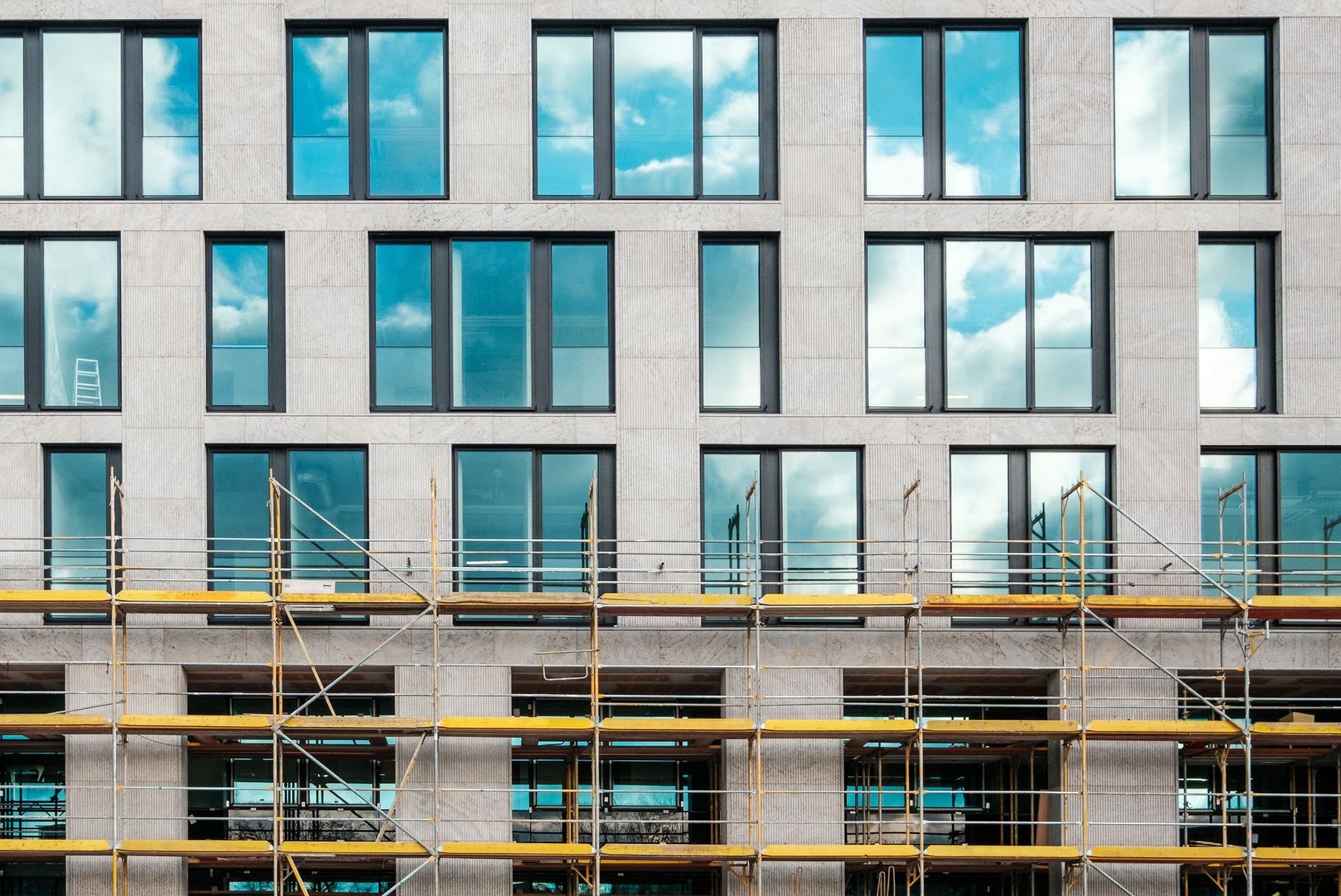 fachada en rehabilitación edificio